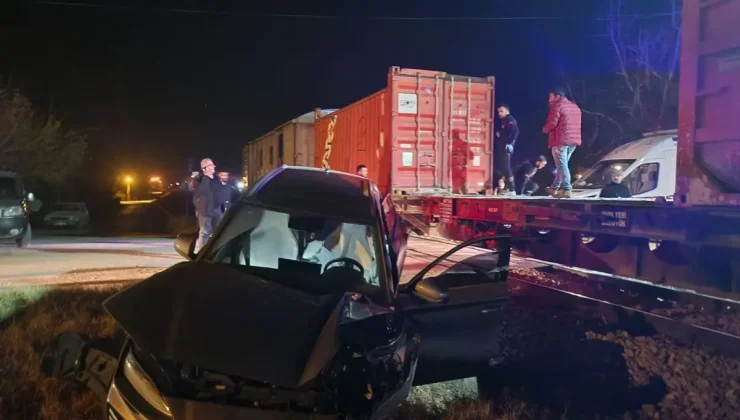 Malatya’da Trenin Otomobile Çarptığı Kazada 5 Kişi Yaralandı