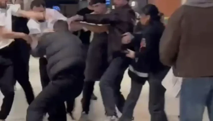 Maltepe’de AVM’de çıkan kavga kamerada