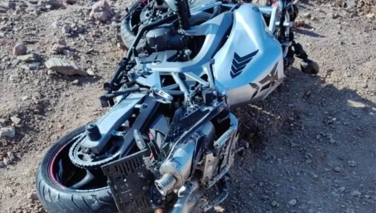 Manisa’da devrilen motosikletin sürücüsü öldü