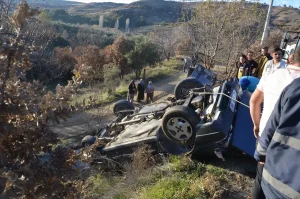 Manisa’da şarampole devrilen otomobilin sürücüsü yaralandı