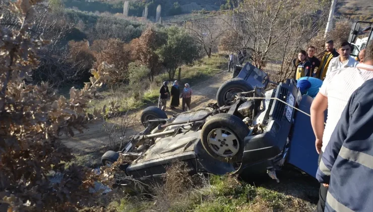 Manisa’da şarampole devrilen otomobilin sürücüsü yaralandı