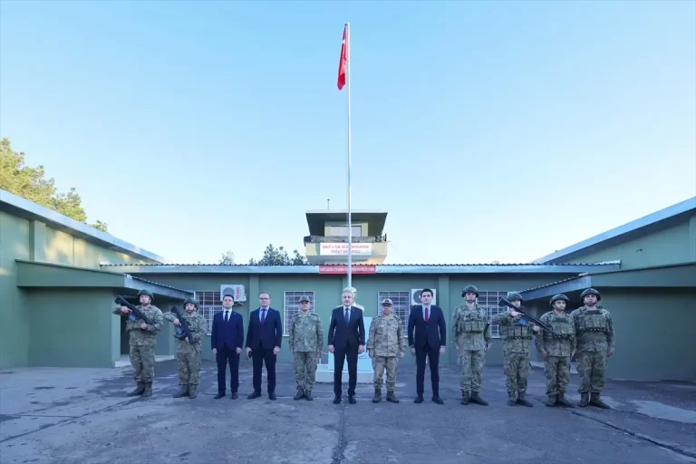 Mardin Valisi Tuncay Akkoyun Nusaybin ilçesini ziyaret etti