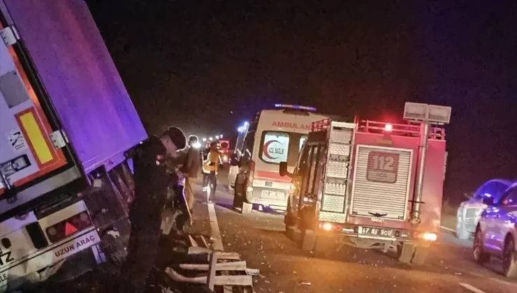 Mardin’de bariyerlere çarpan tırın sürücüsü yaralandı