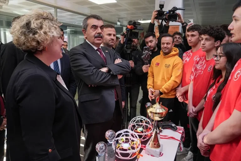 Milli Eğitim Bakanı Tekin, Arnavutköy’de okul ziyaretinde konuştu Açıklaması