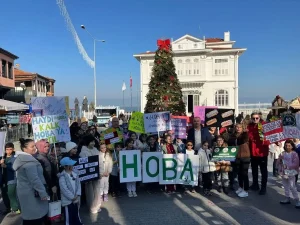 Mudanya’da öğrenciler, veliler ve öğretmenler sağlıklı yaşam için yürüdü