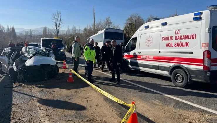 Nevşehir’de yolcu midibüsü ile otomobil çarpıştı: 11 yaralı