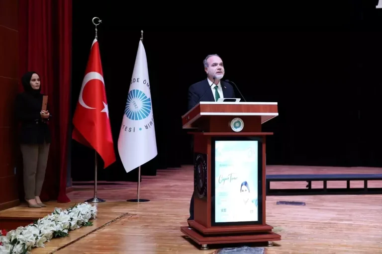 Niğde Ömer Halisdemir Üniversitesinde 39 diş hekimi öğrencisi beyaz önlük giydi