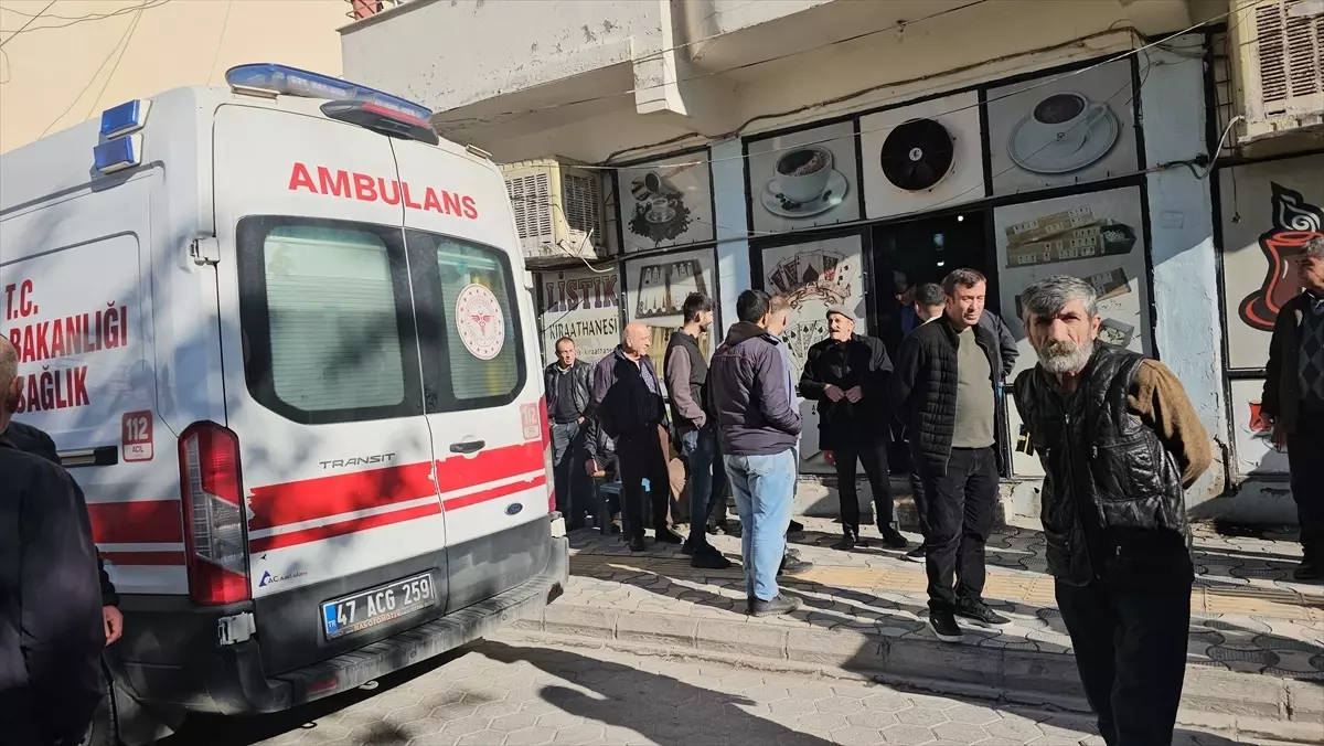 Nusaybin’de tavandaki sıvaları dökülen kıraathanedeki 2 kişi yaralandı