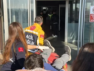 Okul bahçesinin çitinden atlarken bacağına demir saplandı