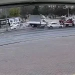 Ortalığın savaş alanına döndüğü kaza kamerada