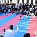 Osmaniye’de bebek emekleme yarışması renkli görüntülere sahne oldu