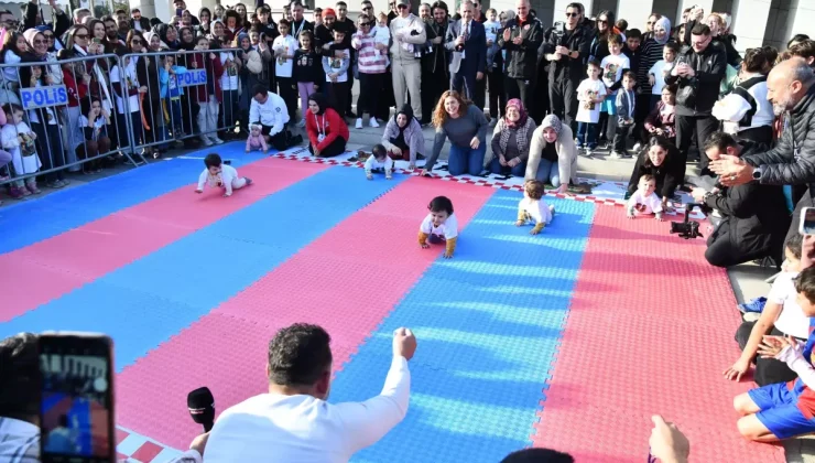 Osmaniye’de bebek emekleme yarışması renkli görüntülere sahne oldu