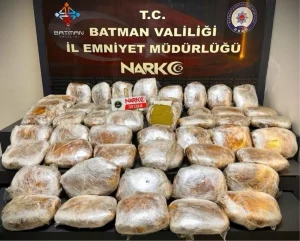 Otomobildeki 56 kilo 750 gram esrarı ‘Hector’ buldu: 3 tutuklama