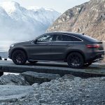 Otomobilini çektirmemek için üzerine çıktı