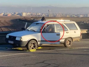 Park halindeki otomobilde direksiyon başında ölü bulundu