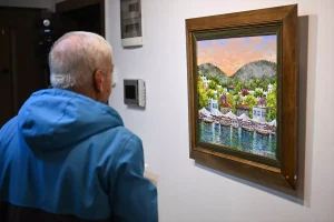Ressam Yalçın Gökçebağ’ın karma resim sergisi başkentte sanatseverlerle buluştu