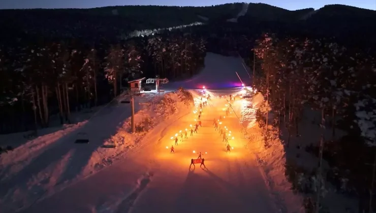 Sarıkamış Kayak Merkezi meşaleli kayak gösterisiyle sezonu açtı