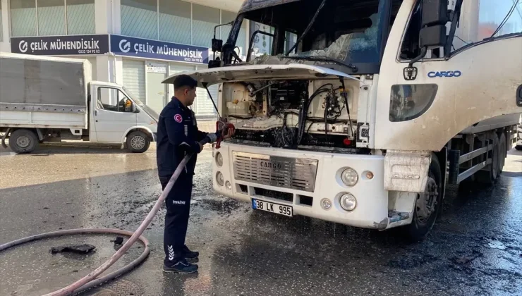 Serik’te park halindeki kamyonda yangın çıktı
