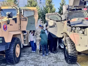 Siirt’te “Yerli Malı Haftası”nda öğrencilere yerli ve milli araçlar tanıtıldı