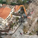 Sındırgı’da ağır hasarlı 18 bina daha yıkıldı