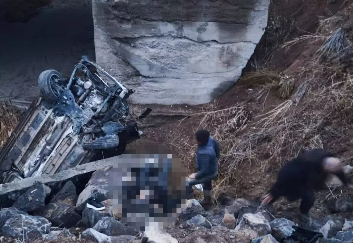 Sivas’ta otomobil menfeze devrildi: 1 ölü, 2 yaralı