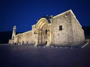 Taşa nakşedilen tarihi eserde ‘ışık’ şöleni