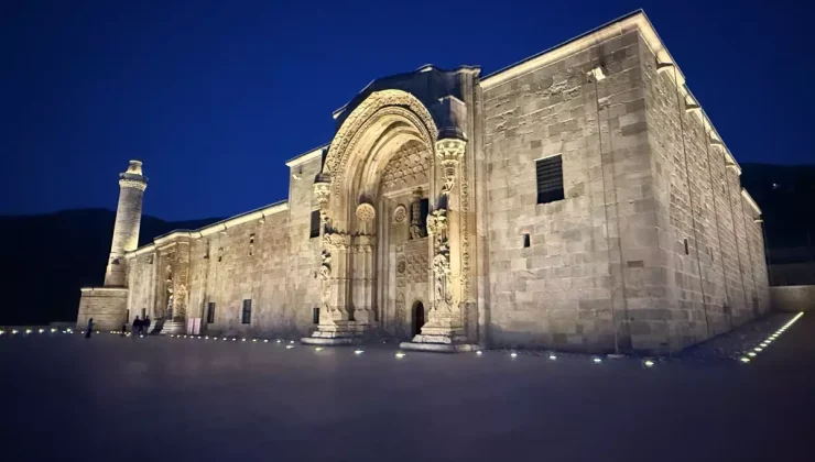 Taşa nakşedilen tarihi eserde ‘ışık’ şöleni