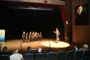 Tekirdağ’da “Altın çağ” adlı tiyatro oyunu sahnelendi