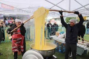 Tekirdağ’da vatandaşlara 1 ton mıhlama ikram edildi