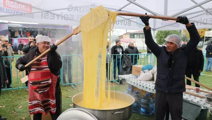 Tekirdağ’da vatandaşlara 1 ton mıhlama ikram edildi