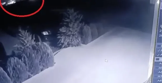 TIR’ın bariyerlere çarptığı kaza kamerada