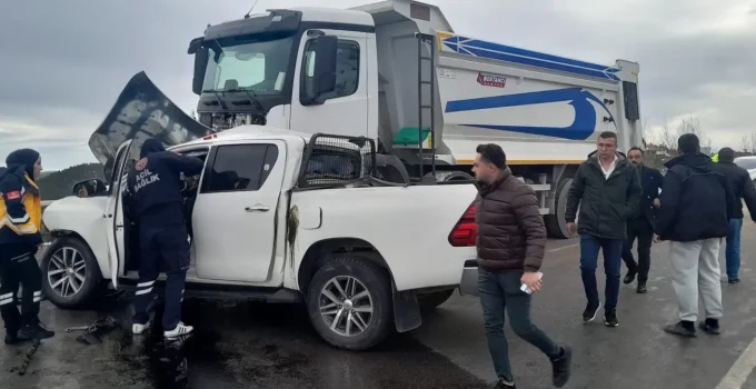 Tokat’ta kamyonet, kamyonla çarpıştı; 1 ölü, 2 yaralı