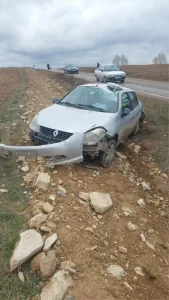 Tokat’ta savrulan otomobildeki çift yaralandı