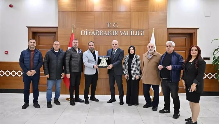 TÜRSAB Mezopotamya Bölge Temsil Kurulu Başkanı Baturay, Vali Zorluoğlu’nu ziyaret etti