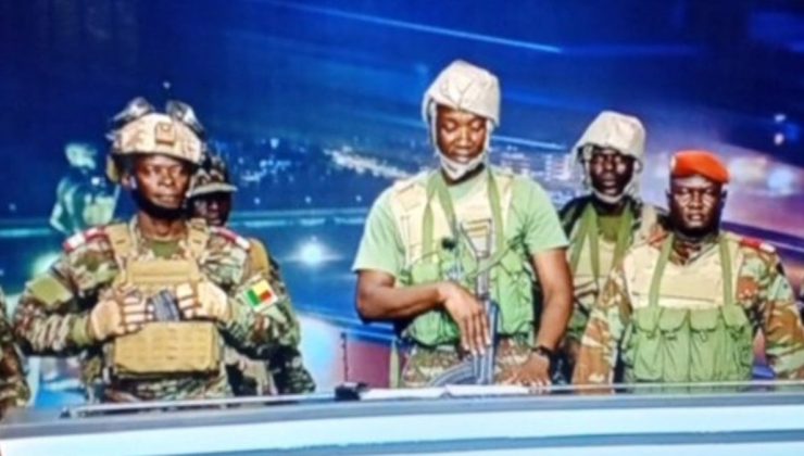 Ülke darbenin eşiğinden döndü: Cumhurbaşkanı son anda kurtuldu