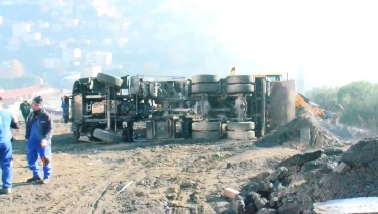 Üsküdar’da Hafriyat Kamyonu Devrildi: 1 Yaralı