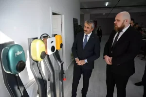Vali Sezer’den pil üreticisi firmaya ziyaret