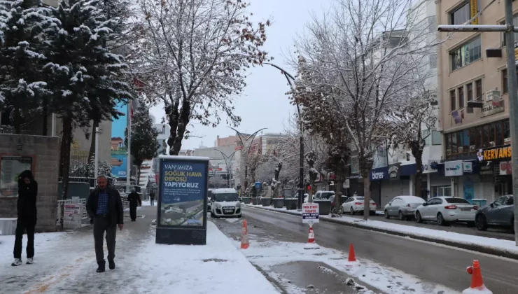 Van’da kar yağışı nedeniyle 90 yerleşim yeri ulaşıma kapandı