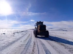 Van’da kardan kapanan 14 yerleşim yerinin yolu açıldı
