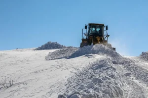 Van’da kardan kapanan 90 yerleşim yerinden 78’inin yolu ulaşıma açıldı