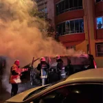 Yalova’da park edilirken yanan minibüs ile 3 araç zarar gördü