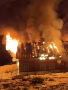 Yayla evi alev alev yandı