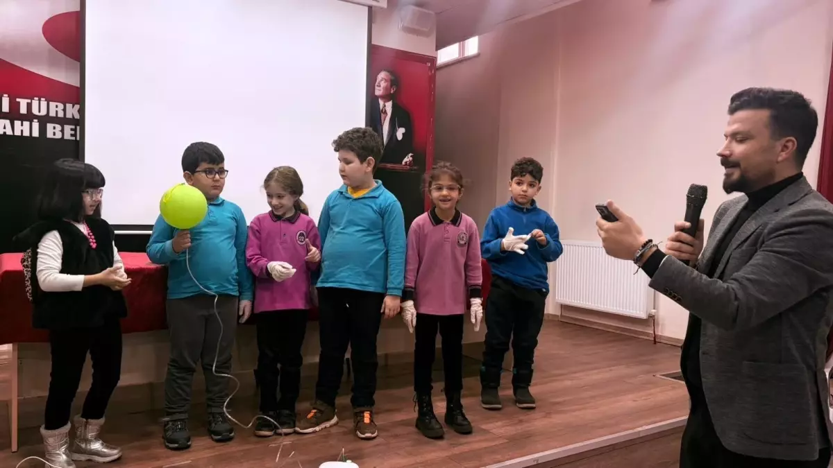 Yazar Gönen, mezun olduğu ilkokulda öğrencilerle buluştu