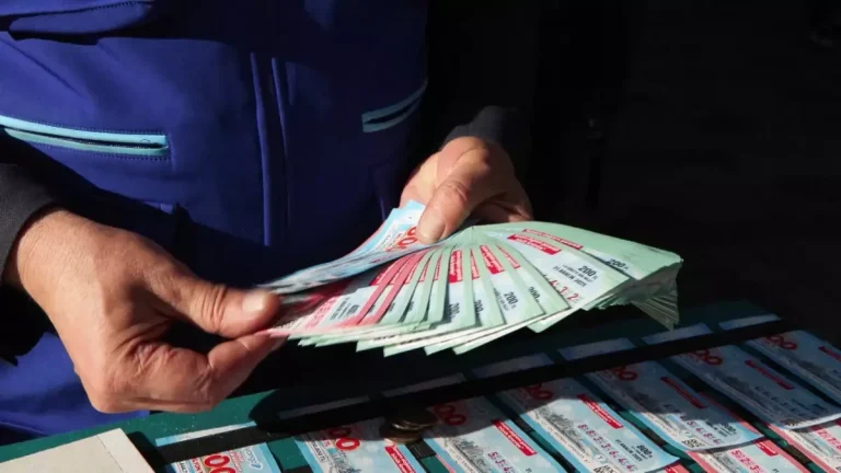 Yeni yıla sayılı günler kala Milli Piyango’nun 800 milyon TL’lik rekor ikramiyesine yoğun ilgi