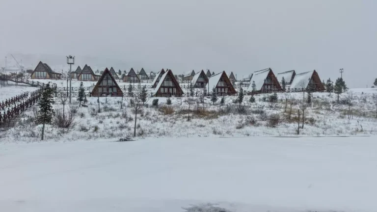 Yıldız Dağı, kar yağışıyla beyaza büründü