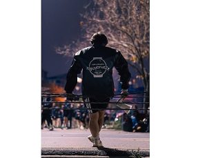 Yılın en uzun gecesinde yüzlerce kişi Galaxy Watch8 ile koştu