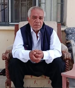 Yolda yatar vaziyetteki kişinin üzerinden otomobil geçti