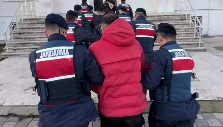 Yurt dışına kaçmak isterken yakalanan 5 Türk tutuklandı