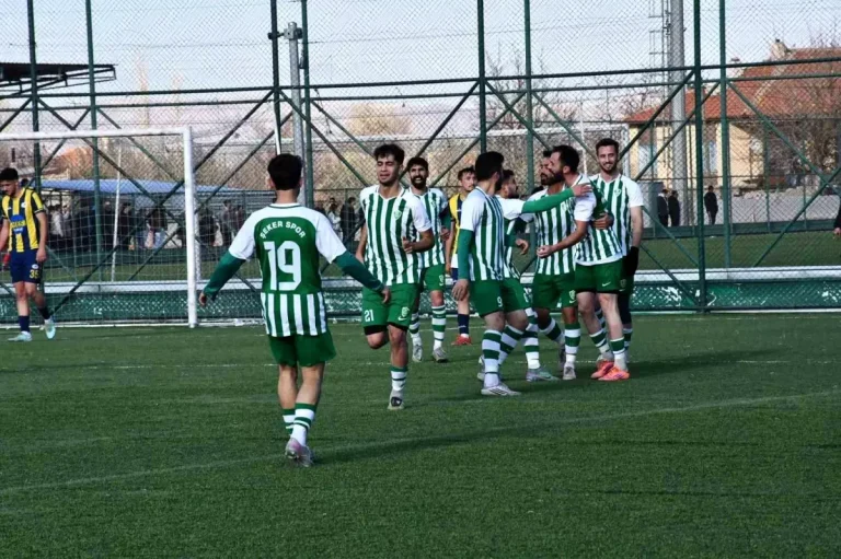 Zirvede Şekerspor damgası