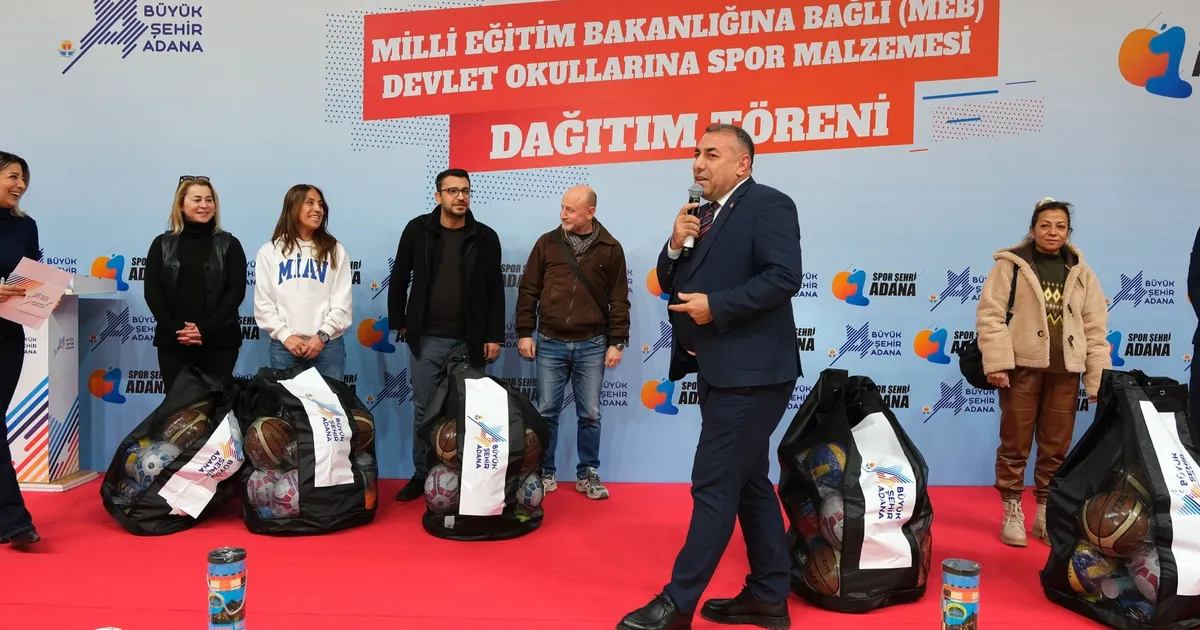 500 Okula Spor Malzemesi Dağıtıldı